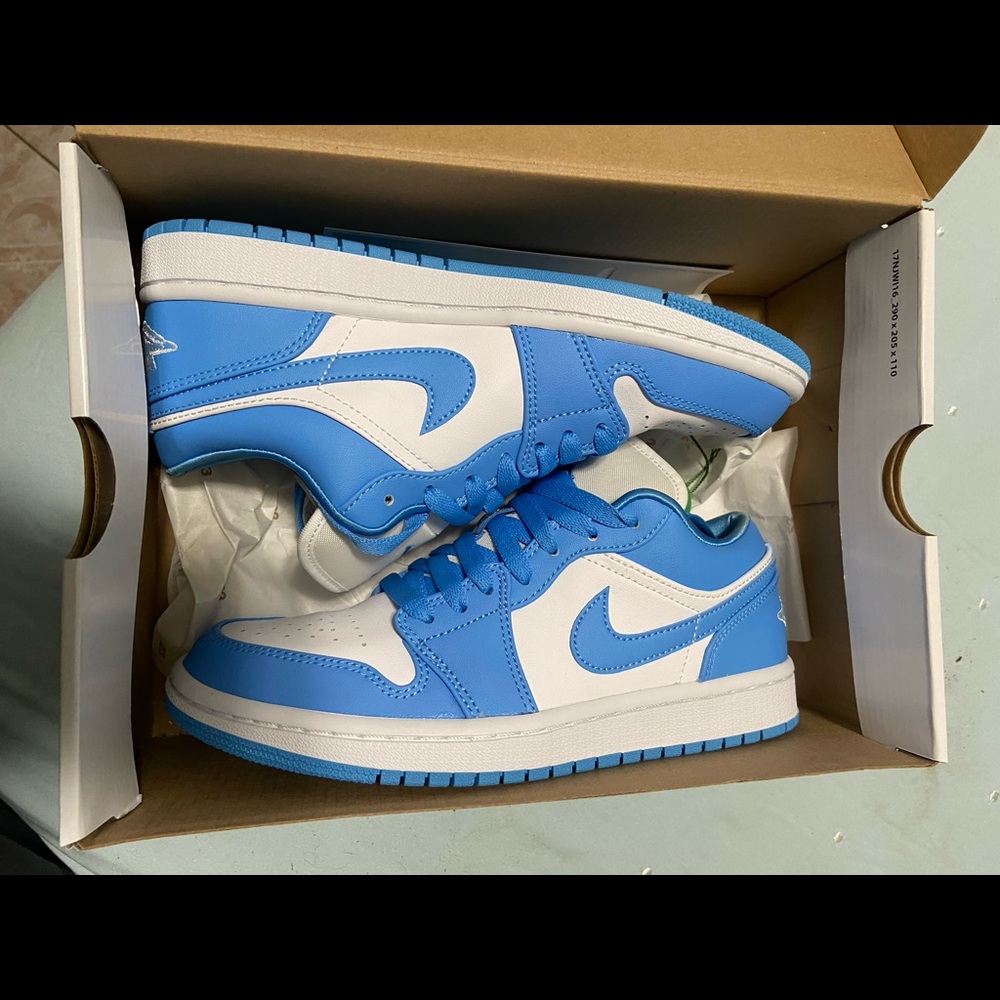 Never used them just tried them on. Good condition.
